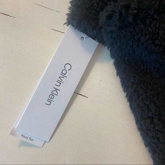 Calvin Klein black Sherpa infinity scarf - Picture 4 of 7